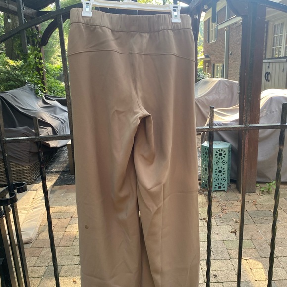 Lululemon wide leg pant, size 6,  NWT - Picture 2 of 5